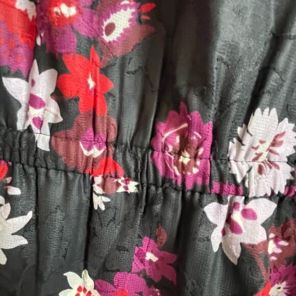 Ann Taylor Blouse Black Red Floral Long Sleeve Sz L Button Peplum NWT - Picture 3 of 8